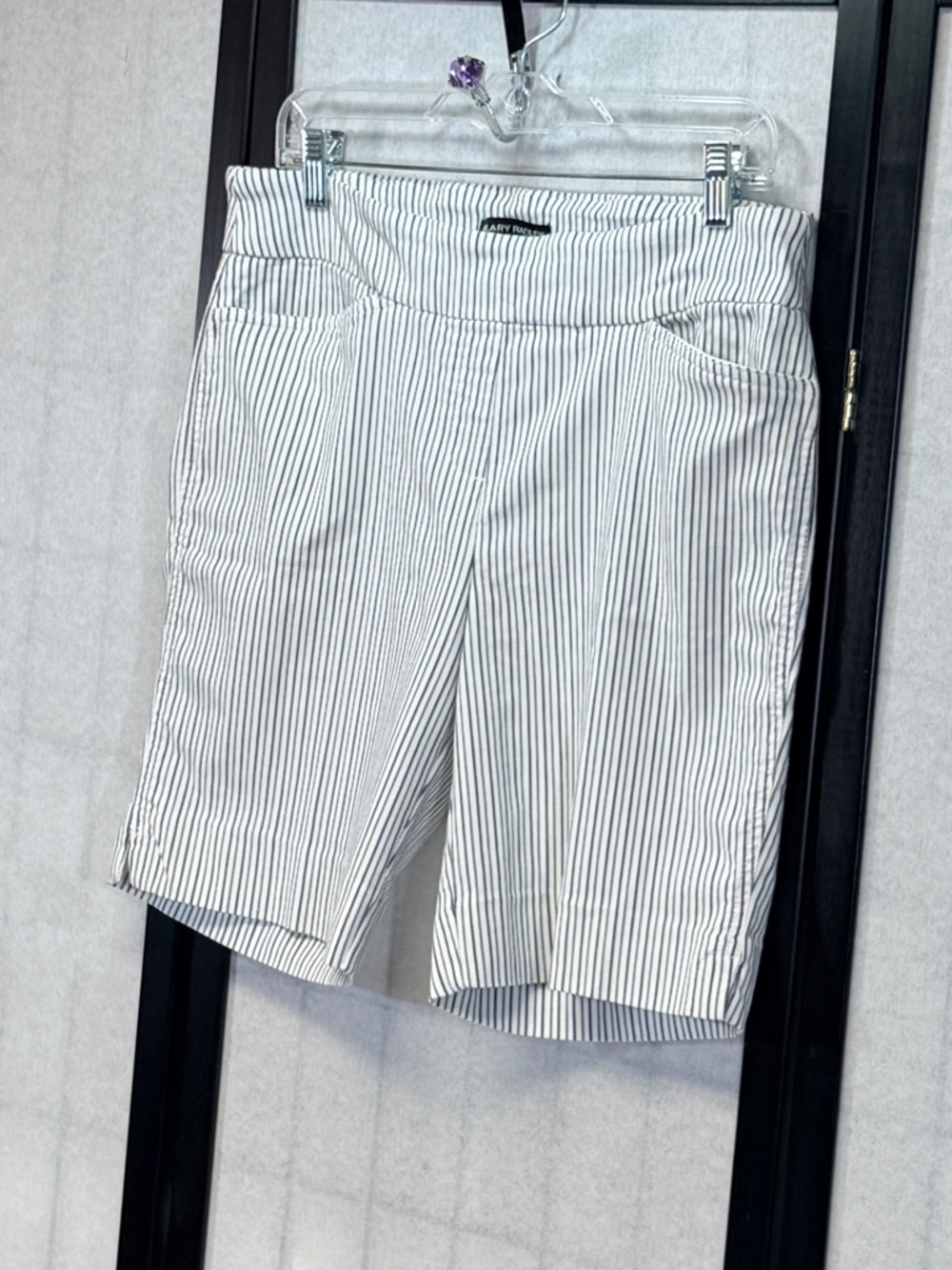 Hilary Radley Pinstripe Pull On Bermuda Shorts L Stretch White Blue - Picture 4 of 9